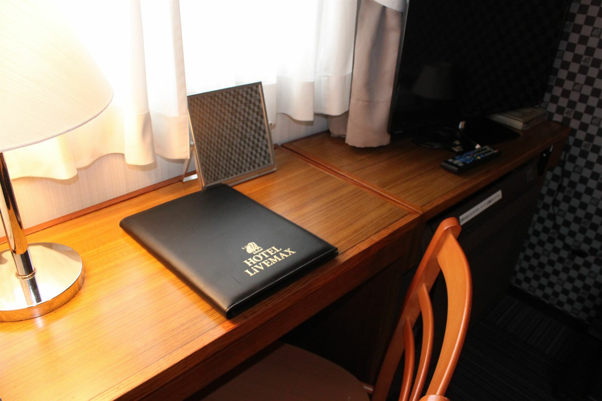 Hotel Livemax Budget Tokyo Hamura Ekimae Екстер'єр фото